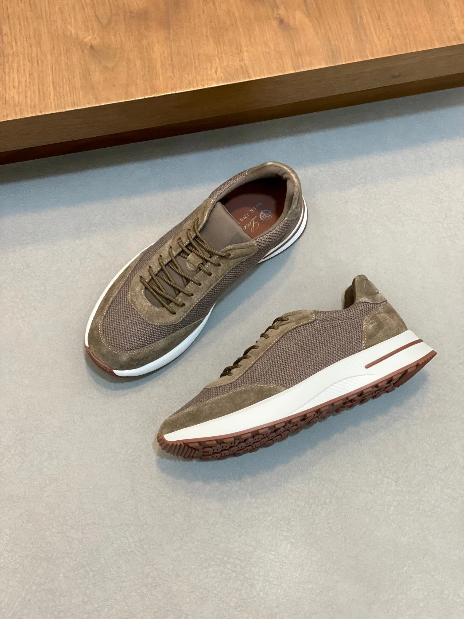 Factory price: 480💰 Loro Piana - Classic casual shoes, men's lace-up casual shoes and sneakers, high-quality lightweight and comfortable fabrics, suitable for outdoor leisure, the color scheme is young and energetic, and it looks great with sportswear or casual suits! Code number: 38-44 (45, 46, can be customized)